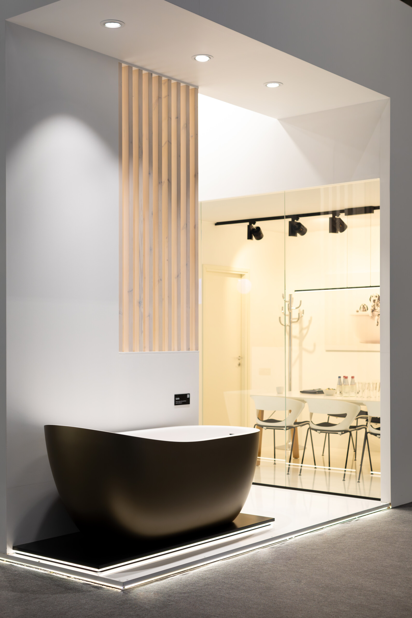 Loodud elegantsi ja mugavuse sümbioosis, uus GAIA Xonyx solid surface kivivann on ideaalne valik neile, kes hindavad stiilset ja kaasaegset vannitoa kujundust.