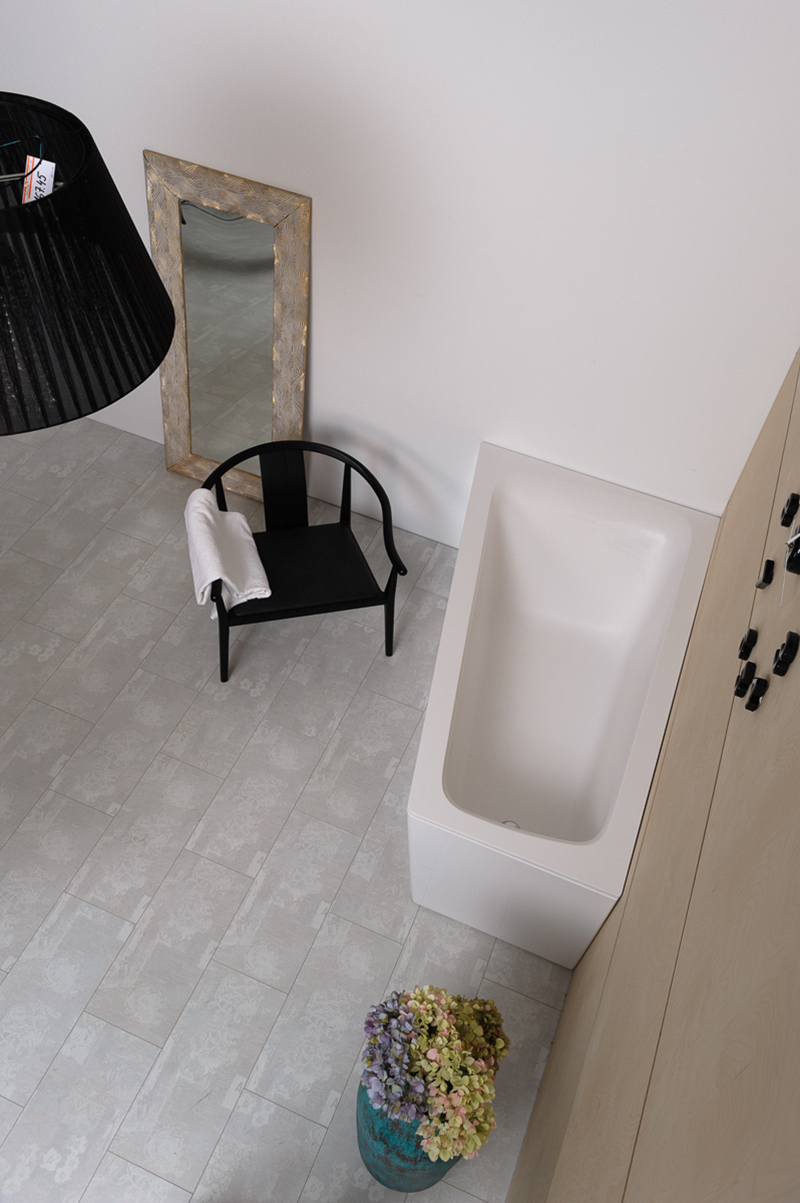 Balteco Piano Xonyx kivivann magnetpaneelidega, valges või mustas viimistluses, Piano Hydro mudel S11 SlimLine Hydro massaažisüsteemiga.