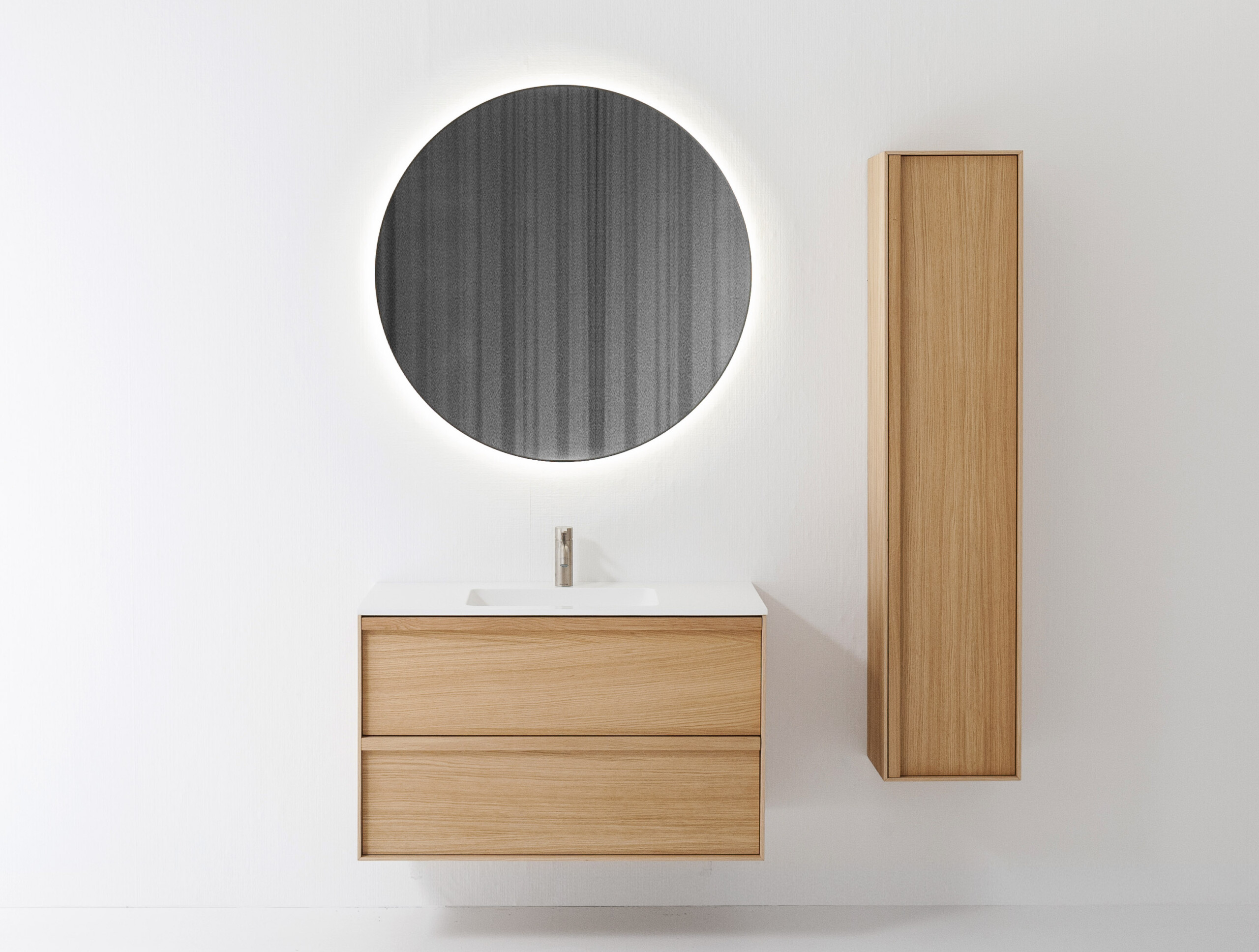 Balteco Carre vannitoamööbel naturaalse tammespooni ja Xonyx lettvalamuga, BLUM Tandembox sahtlisüsteem ja LED-peegel.