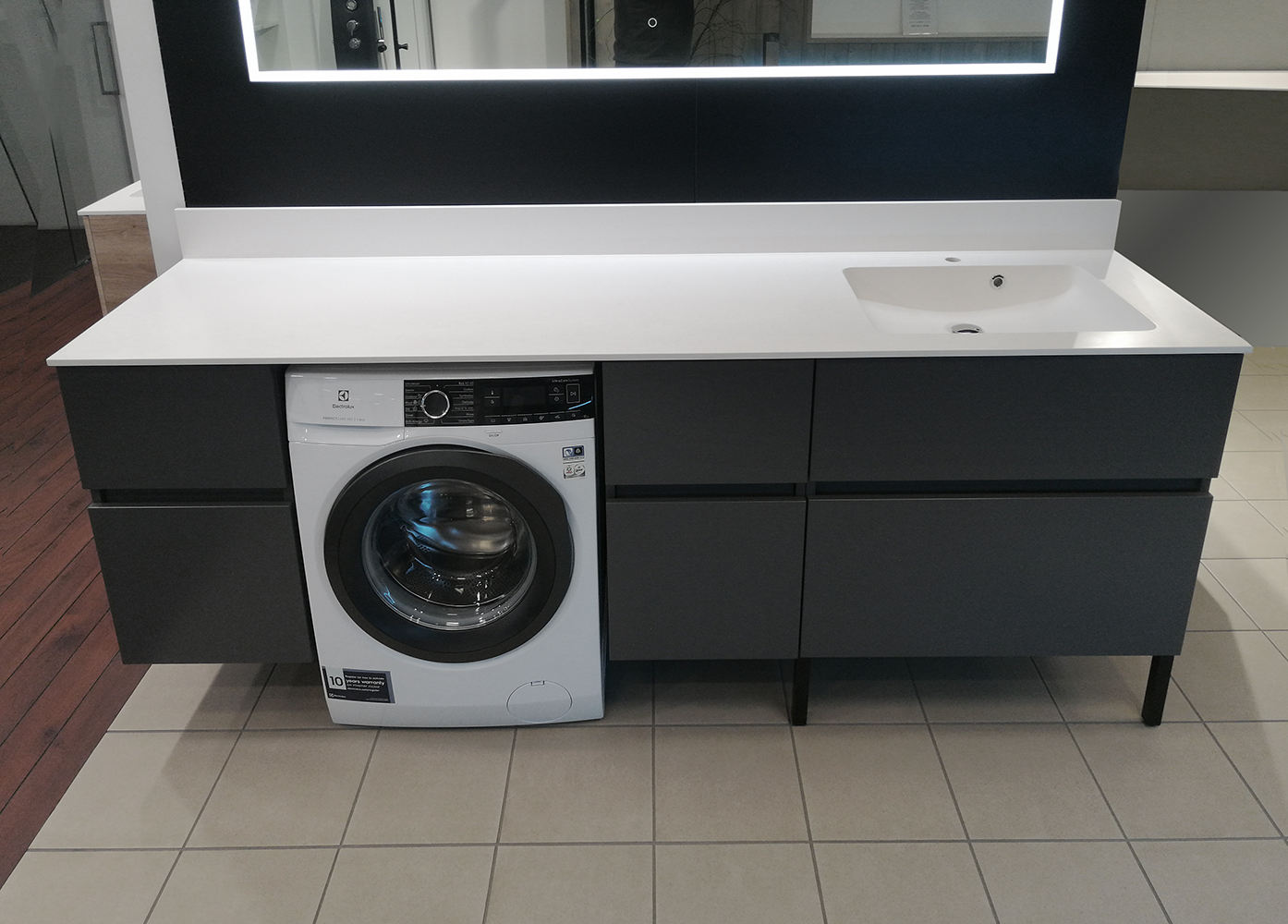 Grada XL vannitoamööbel tumedas värvitoonis, Xonyx lettvalamu ja integreeritud pesumasin