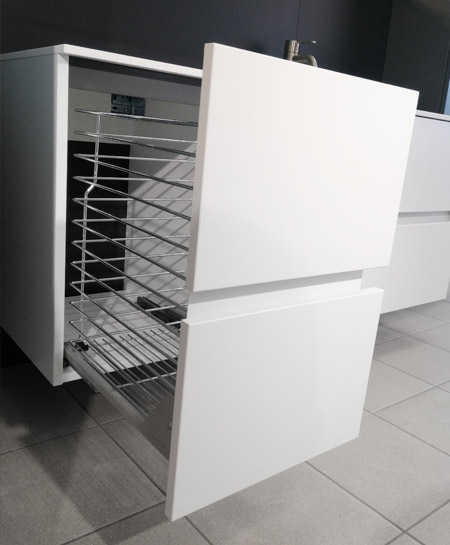 Grada XL vannitoamööbel valge viimistlusega, Xonyx lettvalamu ja integreeritud pesumasin