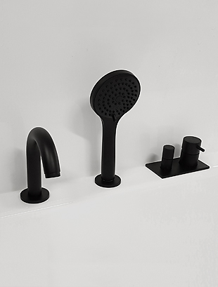 Christina C2M must segisti