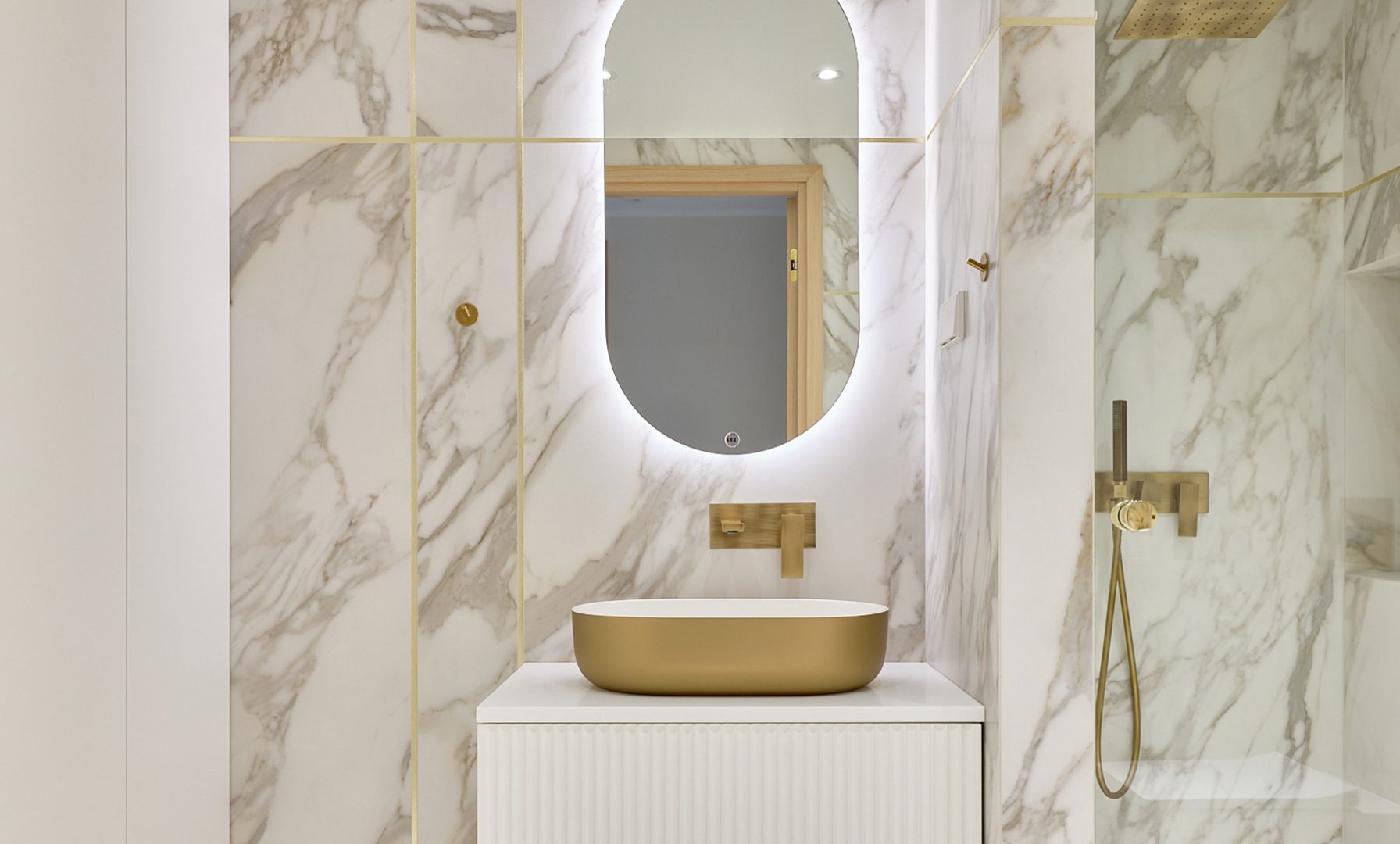 Neo washbasin with gold finish in an apartment building on Kiikri Street