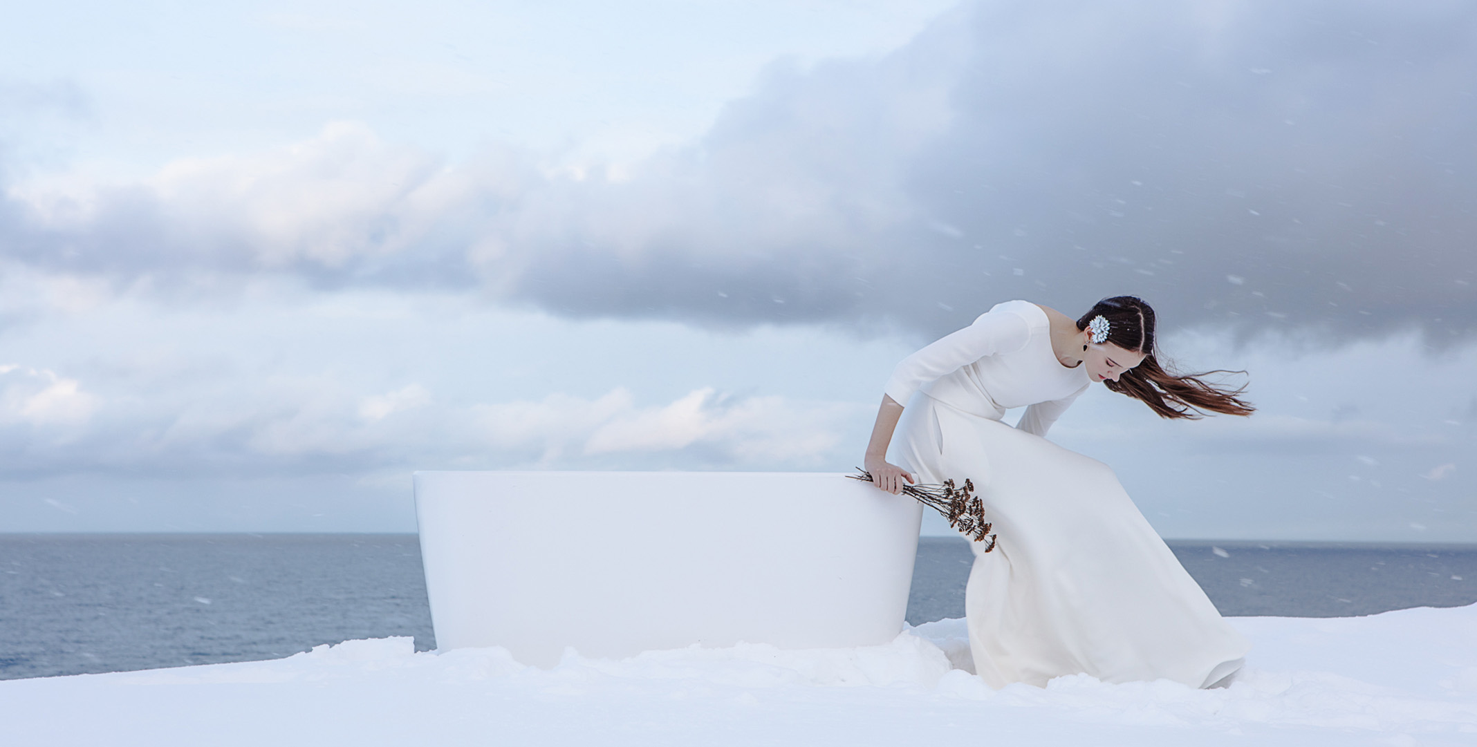 Woman standing on Türisalu cliff with the Azur stone bathtub